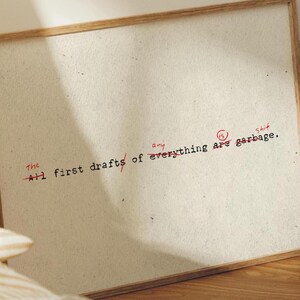 The First Draft Of Anything Is Shit Quote Print Writing Wall Art Afdrukbare digitale download afbeelding 2