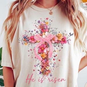 Ostern ist er auferstanden T-Shirt, Christian Shirt mit Blumenkreuz, Ostern Jesus T-Shirt, Glaube Grafik T-Shirt, religiöses Frühling Shirt, christliches Geschenk