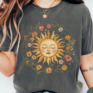 Camiseta Boho Sol Espiritual, Camiseta Boho Bonita, Ropa Hippie Celestial, Ropa Vintage para Mujer, Ropa Hippie, Estilo Chic, Conjunto Floral