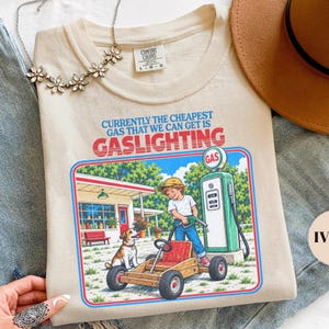 Sarkastisk Gaslighting-t-shirt, rolig bensinpris-t-shirt, inflationshumor, retro vintage-grafik, bekväma färger-topp, unisex gaghumor-gåva