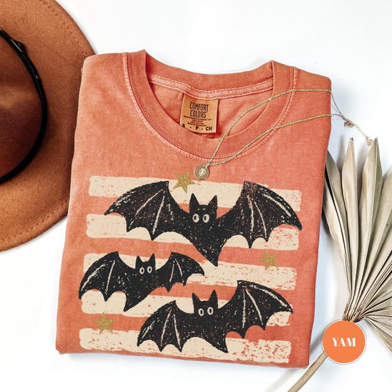 Vintage Bat Halloween T-Shirt, Retro Spooky Season Tee, Comfort Colors Fall Top, Boho Witchy Goth Apparel, Cute Oversized Cottagecore Gift