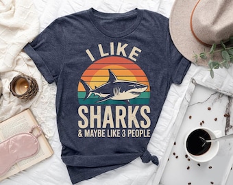 Camiseta gráfica "Me gustan los tiburones": Camisa de algodón para amantes del océano e introvertidos