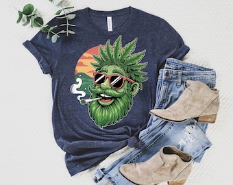 Chemise tête de feuille de mauvaise herbe drôle - T-shirt visage de dessin animé Stoner - T-shirt graphique de cannabis commun fumeur - Chill 420 Pothead cadeau