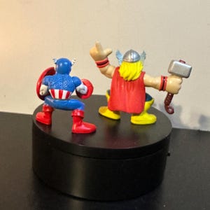 Vintage Hasbro Super Hero Squad Minifigurer, Marvel Avengers: Captain America & Thor bild 2