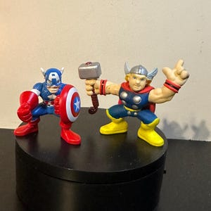 Vintage Hasbro Super Hero Squad Minifigurer, Marvel Avengers: Captain America & Thor bild 1