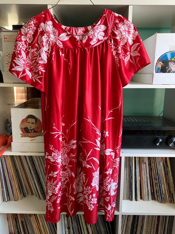 Ladies Vintage Red Floral Nightgown
