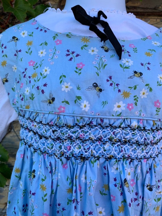 Girls novelty vintage print bee smocked 2pc dress… - image 2