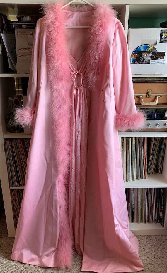 STUNNING Vintage Ladies Malouf Pink Feather Robe