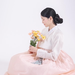 EWH019 l Serene lichte traditionele vrouw Hanbok in abrikoos | Traditionele Hanbok-jurk voor bruiloft en Koreaanse Dol