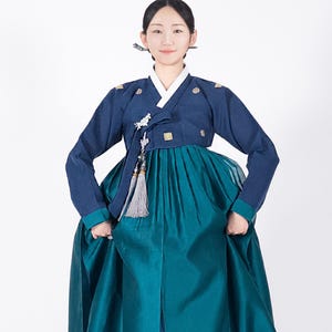 EWH012 l Gouden verijdelde traditionele vrouw Hanbok in blauw | Traditionele Hanbok-jurk voor bruiloft en Koreaanse Dol