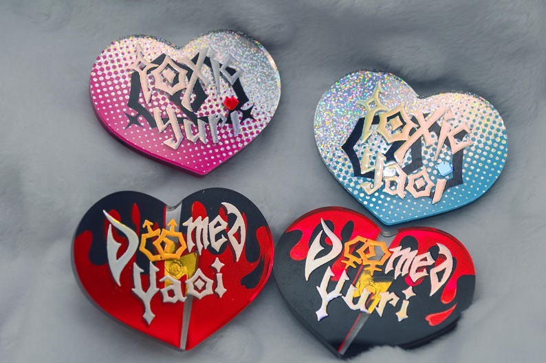 Holografischer Acryl Yuri Yaoi Anstecker: Ita Bag Accessoire Bild 1