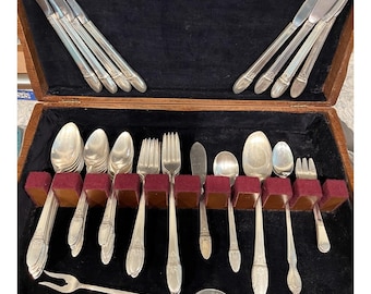 1847 Rogers Bros FIRST LOVE Silverplate Flatware Set 55 Pcs + Wood Chest Box
