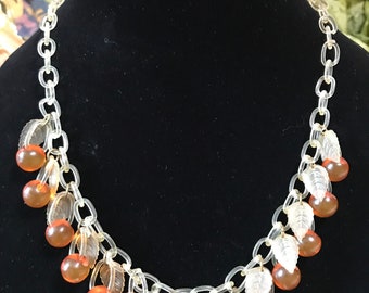 Vintage ketting van celluloid en bakeliet "Kersen en bladeren".