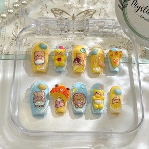 Kawaii Butter Bär Picknick Handgefertigte 3D Cartoon Press-On Nägel (Gelb & Blau)