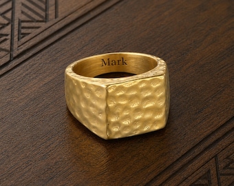 Retro Hammered Signet Ring – Personalized Titanium Steel Men’s Ring, Custom Engraved Statement Ring, Vintage Jewelry