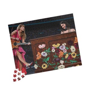 Puzzle - Gracie Abrams and Taylor Eras Tour Surprise Songs Flower Piano - 110, 252, 520, 1014-Piece, Jigsaw Puzzle, Entertainment, Music