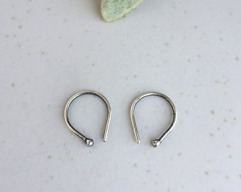 Boucles d'oreilles Huggie en argent sterling, créoles ouvertes, petites créoles, petites créoles, boucles d'oreilles rustiques, boucles d'oreilles pour hommes