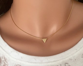Collier Triangle d’Or, Collier choker délicat minimaliste, collier rempli d’or 14 carats, Idées cadeaux pour petite amie, Cadeau pour elle