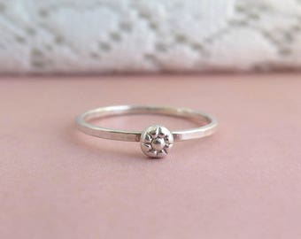 Daisy ring, sterling silver ring, flower ring, floral ring, flower stacking ring, spring ring, floral stacking ring, stack flower ring