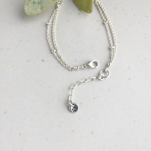 Delicato braccialetto smeraldo o cavigliera, argento sterling 925, regalo per le donne, braccialetto a doppia catena regolabile, pietra portafortuna smeraldo, regalo di compleanno immagine 6