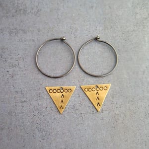 Boucles d'oreilles triangle créoles en argent sterling créoles moyennes boucles d'oreilles géométriques boucles d'oreilles ethniques, idées cadeaux pour elle image 7