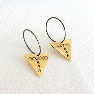 Boucles d'oreilles triangle créoles en argent sterling créoles moyennes boucles d'oreilles géométriques boucles d'oreilles ethniques, idées cadeaux pour elle image 1