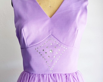 Vestido largo sin mangas con pedrería color lila, estilo años 70, elegante, talla XS