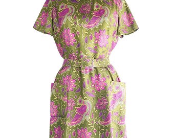Vestido verde de los años 60 con estampado de pájaros, estilo vintage, con cinturón y corte ajustado. Talla L.