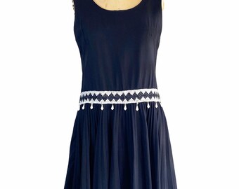 Vestido de cóctel vintage negro con cintura de cuentas, años 60, talla S