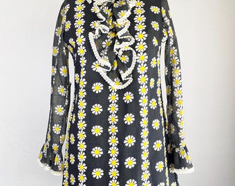 Vintage 1960s Daisy Floral Print Ruffle Collar Mod Dress M