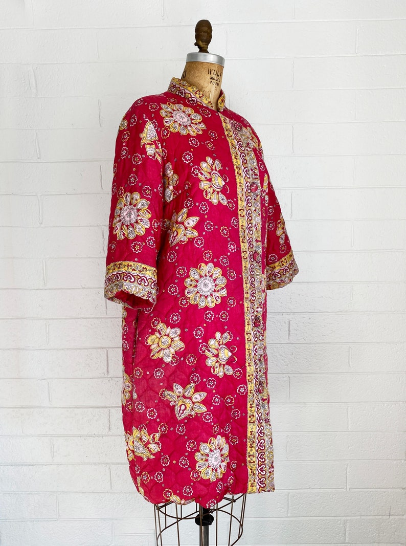 Vintage 1960s Quilted Robe Paisley Print Loungewear S/M image 3