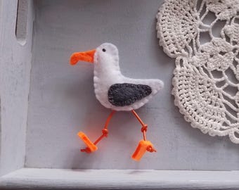 Felted Seagull Brooch: Handsewn Seabird Accessory