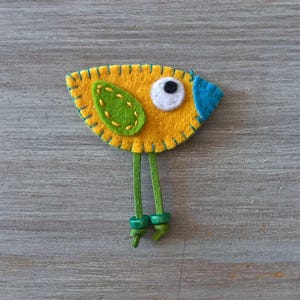 Felted Easter Chiken Brooch, spring brooch, bird accessories, easter, bird