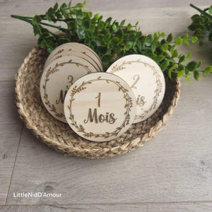 Cartes Étapes Bébé en Bois - Lot de 6 ronds de 6 cm - Réversibles - Suivi Mois par Mois - Cadeau Naissance - Wooden milestone cards