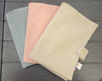 Protège Carnet de Santé Personnalisé – Velours Côtelé & Gaze de Coton | Brodé au Prénom | Cadeau Naissance Bébé Garçon Fille | Oeko-Tex