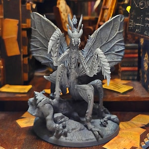 Giant Mantis - 3D Printed Miniature for DnD, Tabletop RPG, Fantasy Collectibles & Wargaming, killer insect