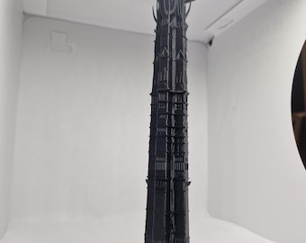 指輪物語の白の魔法使いサルマンの塔から見るアイゼンガルドの