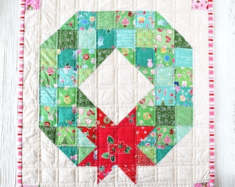 PDF Pattern - Merry Wreath Mini Quilt Pattern, Christmas Mini Quilt Pattern, Holiday Wreath Quilt Sewing Pattern