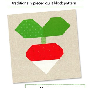 以下が含まれることがあります： 緑の葉と赤と白のラディッシュが付いたラディッシュのキルトブロックパターン。パターンは6インチと12インチのブロック用です。パターンは「ガーデンラディッシュ」と呼ばれ、トレリス＆タイム製です。