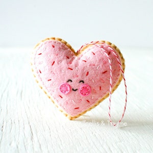 PDF Pattern - Sugar Cookie Heart, Valentine's Day Ornament Pattern, Kawaii Softie Sewing Pattern, Felt Ornament Pattern