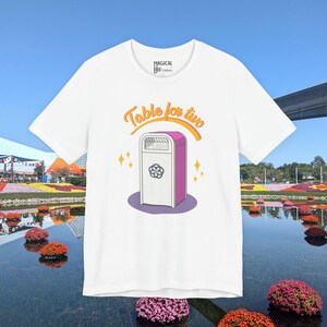 ピンクの二人用テーブル - Tシャツ