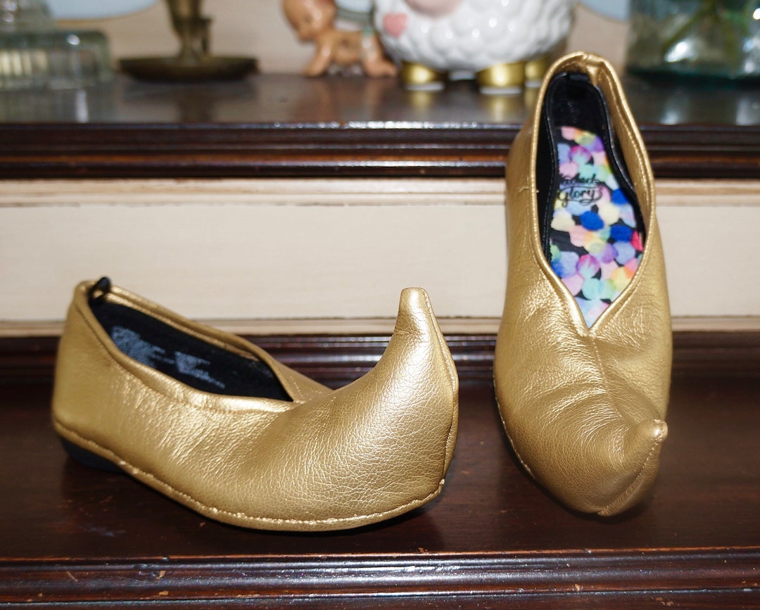 Disney Aladdin Jasmine Character Shoes | Hot Topic | Disney shoes,  Character shoes, Fancy shoes