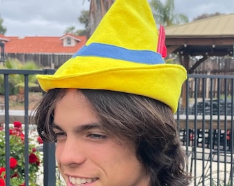 Cappello da Pinocchio: in feltro giallo stile alpino con piuma