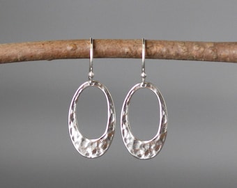 Silver Oval Earrings - Hammered Silver Earrings - Bali Silver Earrings - Everyday Jewelry Silver - Simple Silver Earrings