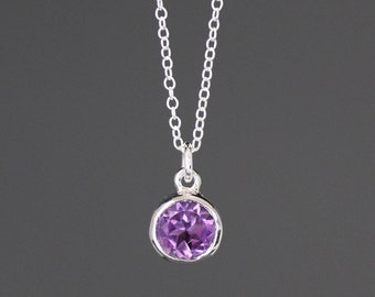 Collana con ciondolo in ametista - Ciondolo con pietra preziosa viola - Pietra portafortuna di febbraio - Collana in argento - Collana con pietra preziosa rotonda - Piccola collana in argento