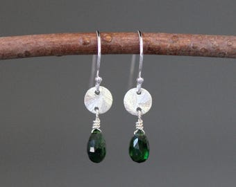 Orecchini con tormalina verde - Orecchini con maglie in argento - Con filo avvolto - Verde e argento - Orecchini semplici - Argento spazzolato - Orecchini con pietre preziose