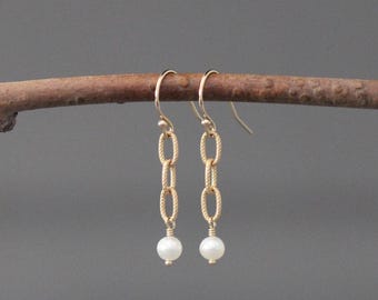 Orecchini pendenti con perle d'acqua dolce bianche e catena in oro - Gioielli placcati in oro 14 carati