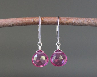 Orecchini in quarzo fucsia - Orecchini con pietre preziose rosa - Orecchini avvolti in filo d'argento - Orecchini con chiusura a leva in argento - Orecchini rosa acceso e argento