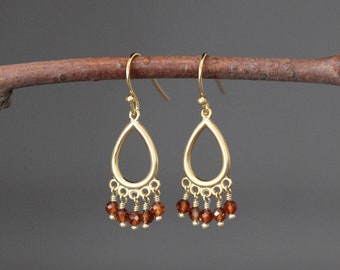 Orecchini con granato hessonite - Orecchini con pietre preziose arancioni - Orecchini a lampadario in oro - Orecchini con granato e oro - Orecchini con filo d'oro avvolto