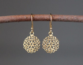 Pendientes de filigrana de oro - Pendientes de flores de oro - Pendientes de oro vermeil de 14k - Pendientes pequeños de oro - Pendientes redondos de oro - Todos los pendientes de oro